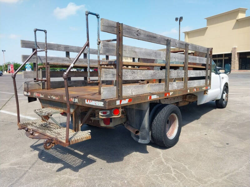 2005 Ford F-350 Super Duty Chassis Cab null photo 6