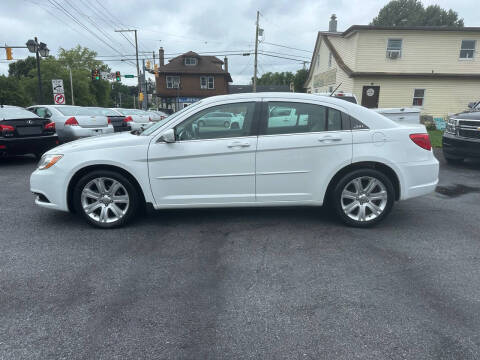 2013 Chrysler 200 for sale at FIVE POINTS AUTO CENTER in Lebanon PA