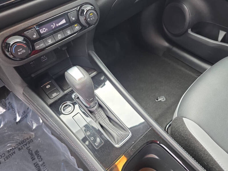 2023 Nissan Kicks SR