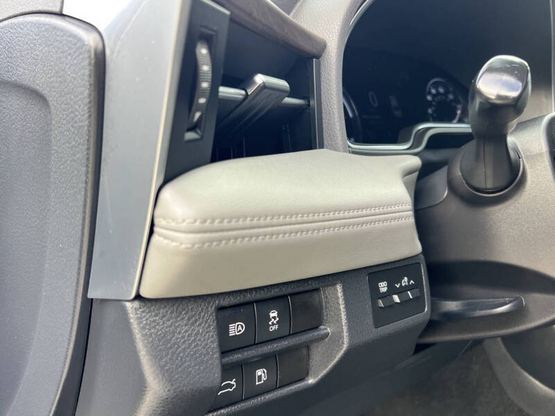 2021 Toyota Avalon Hybrid XLE