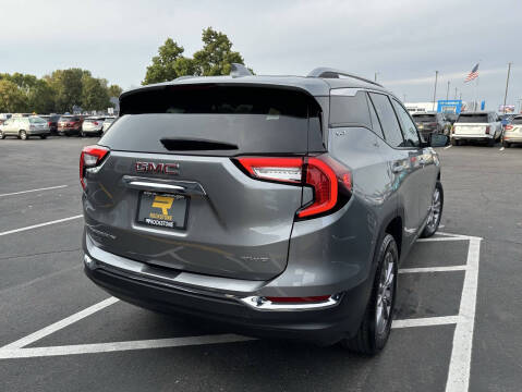 2024 GMC Terrain SLT