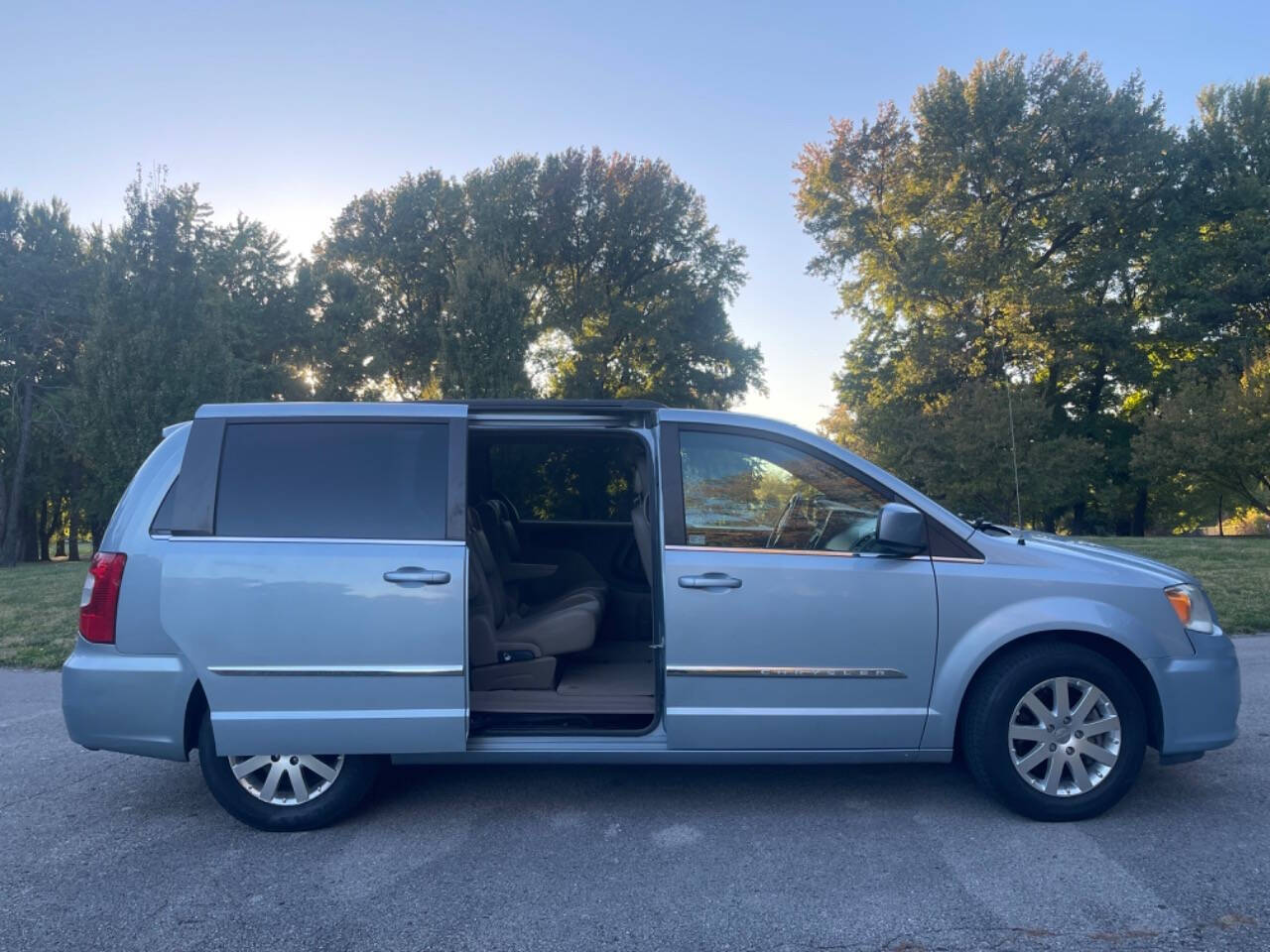 2013 Chrysler Town and Country for sale at Tower Grove Auto in Saint Louis, MO