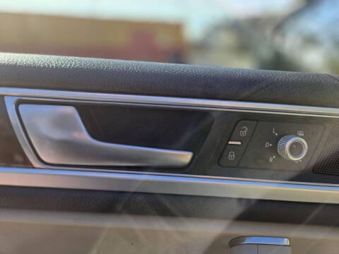 2016 Volkswagen Touareg VR6 Lux