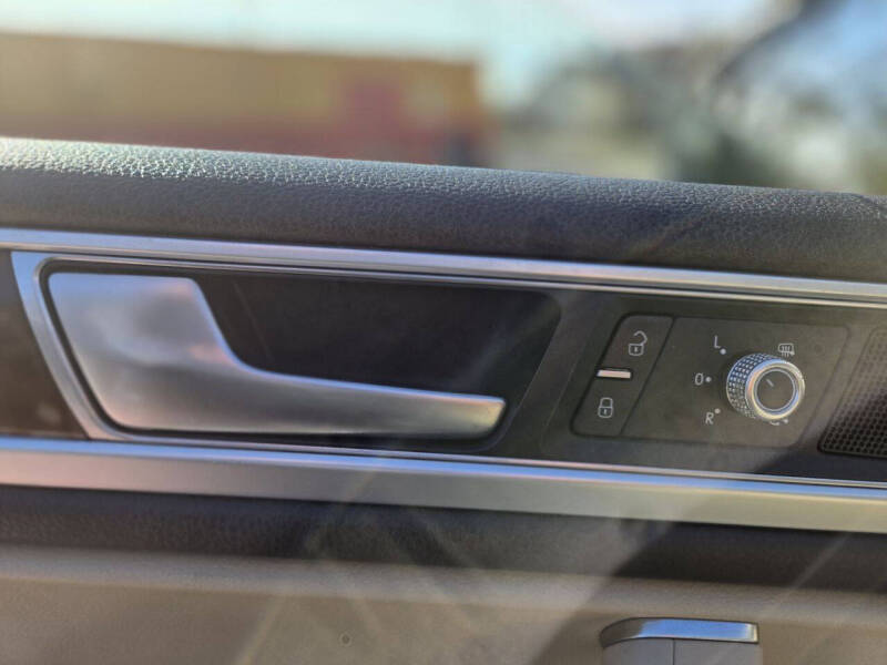 2016 Volkswagen Touareg VR6 Lux