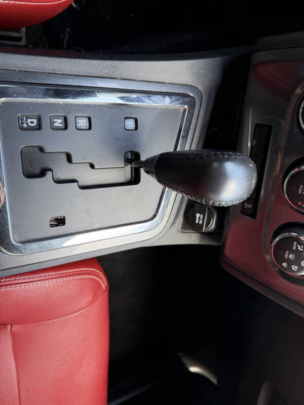 2013 Dodge Challenger SXT Plus