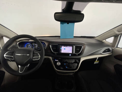 2024 Chrysler Voyager LX