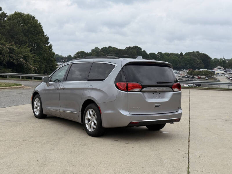2017 Chrysler Pacifica Touring-L