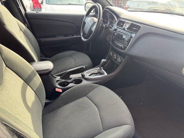 2012 Chrysler 200 LX