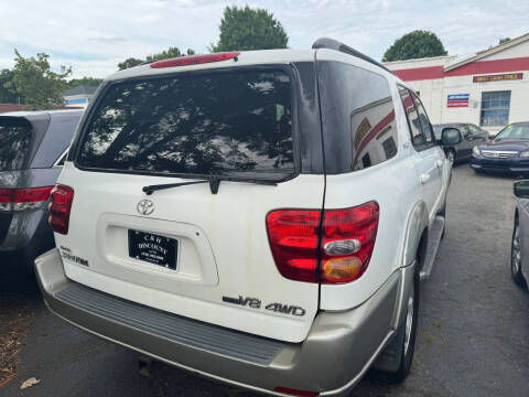 2004 Toyota Sequoia SR5