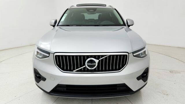 2025 Volvo XC40 B5 Plus Bright Theme