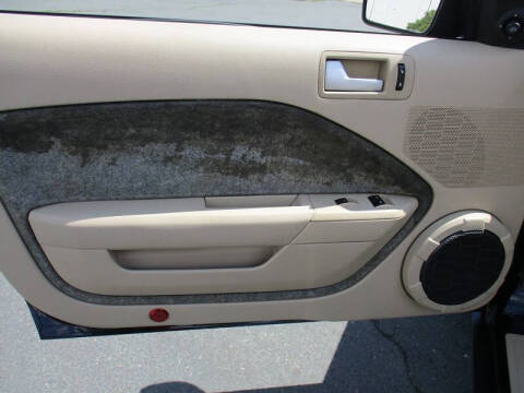 2006 Ford Mustang V6 Deluxe