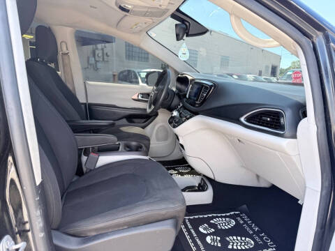 2017 Chrysler Pacifica Touring