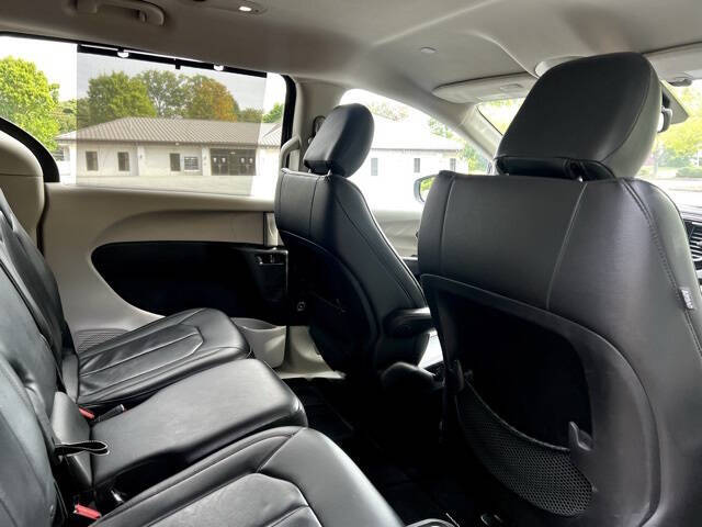 2017 Chrysler Pacifica Touring-L