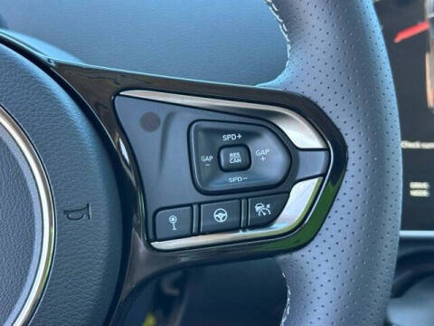 2025 VinFast VF8 Eco