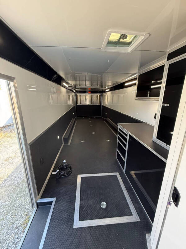 2026 Haulmark 8.5X34 BATHROOM