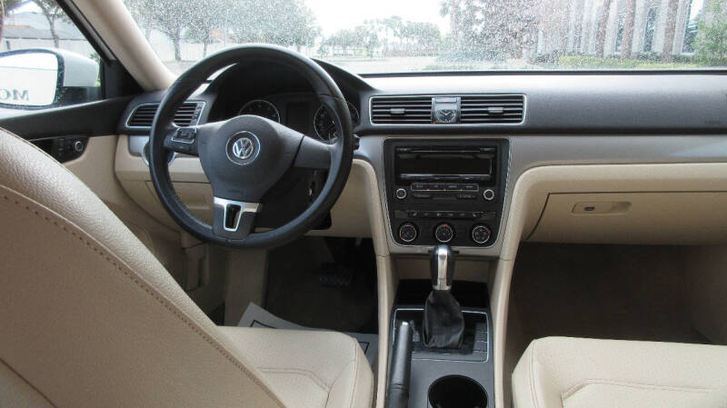 2014 Volkswagen Passat Wolfsbug Edition photo 26