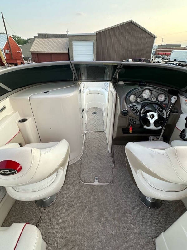 2006 Rinker 246BR