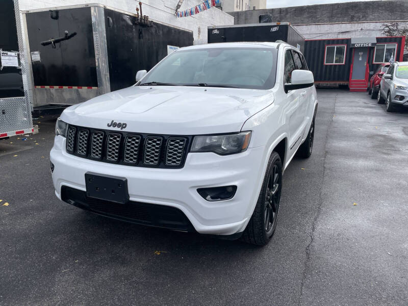 2018 Jeep Grand Cherokee Altitude's photo