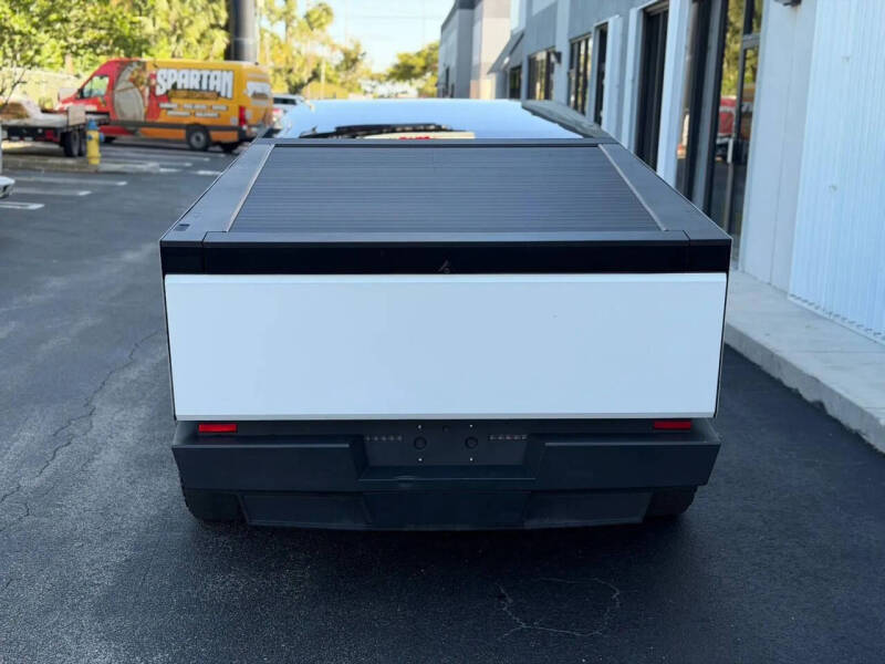 2024 Tesla Cybertruck