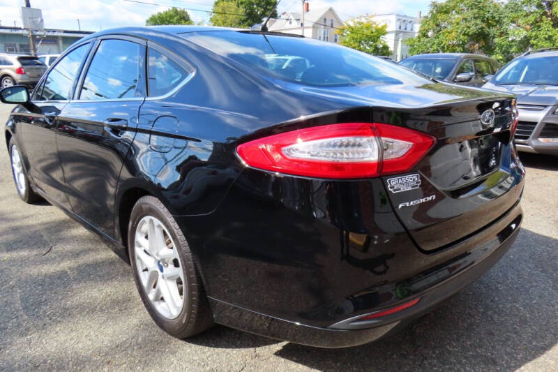 2016 Ford Fusion SE photo 4