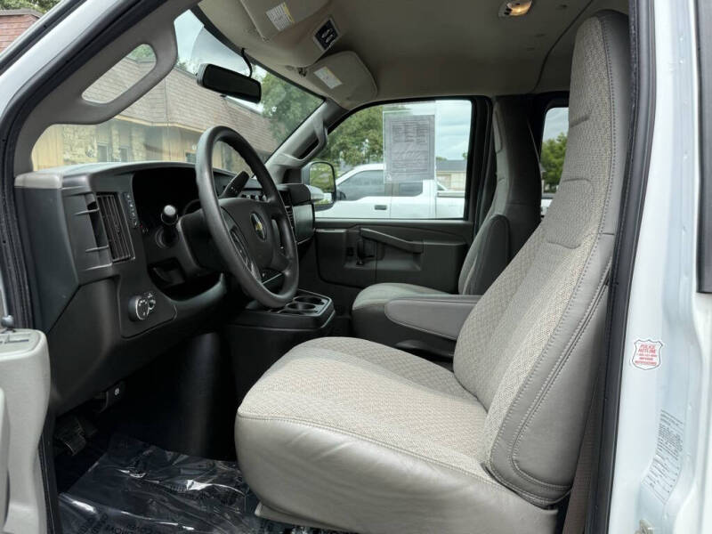 2022 Chevrolet Express LS 3500