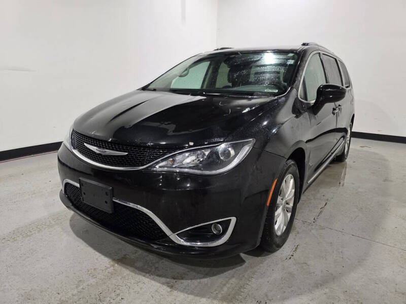 2017 Chrysler Pacifica Touring-L Plus