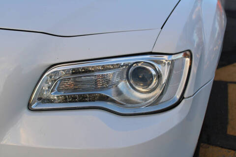 2017 Chrysler 300 Limited