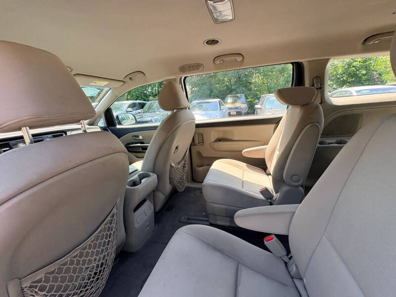2015 Kia Sedona L