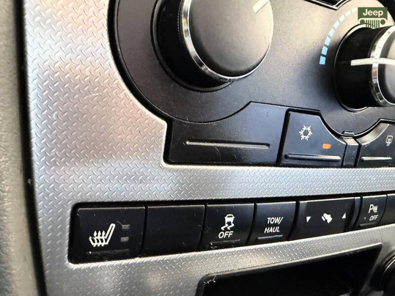 2007 Jeep Commander Sport