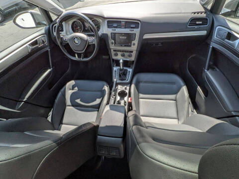 2016 Volkswagen Golf TSI SE