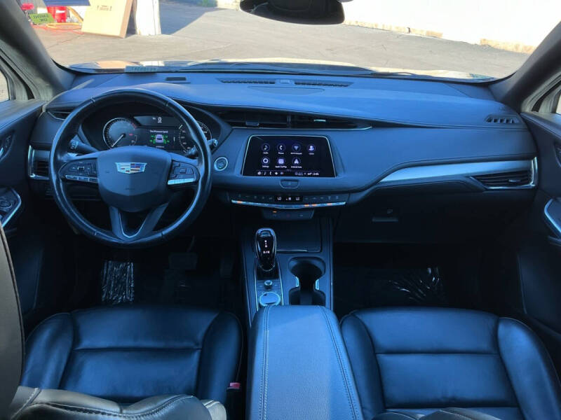 2023 Cadillac XT4 Premium Luxury