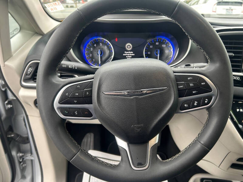 2023 Chrysler Pacifica Touring L