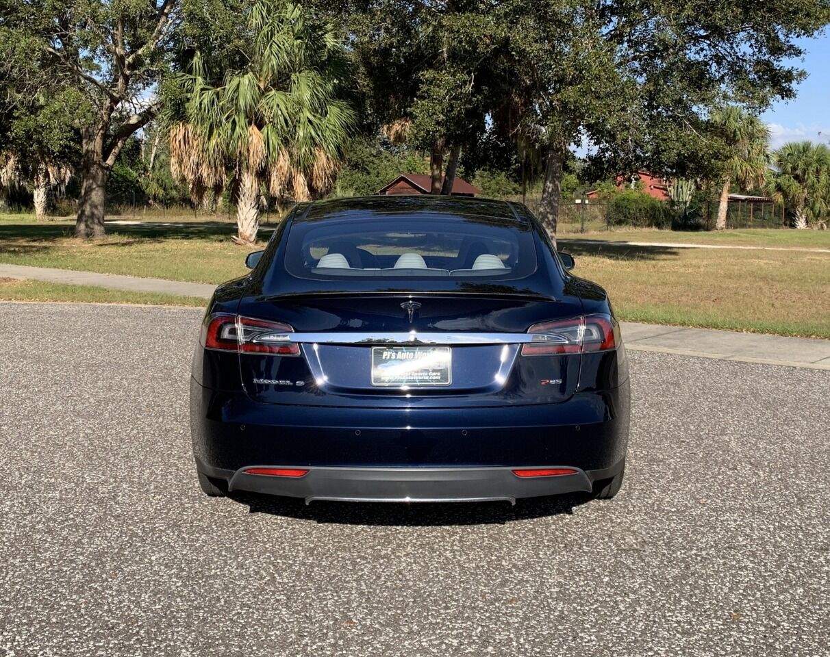 2014 Tesla Model S 19