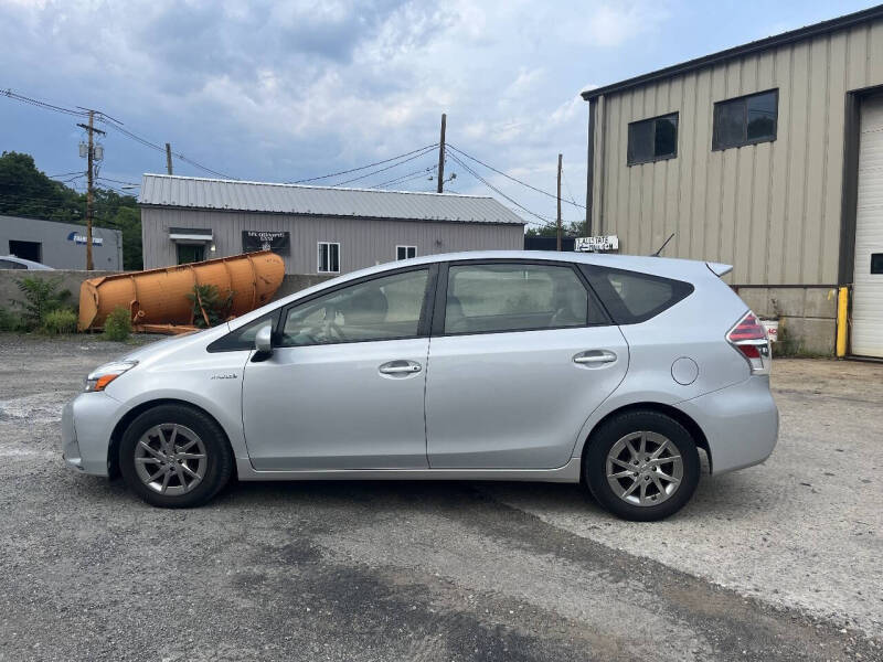 2017 Toyota Prius v Two