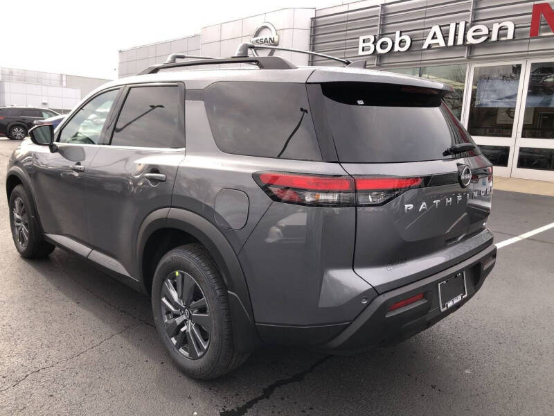 2025 Nissan Pathfinder SV