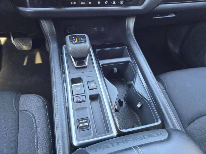 2025 Nissan Pathfinder SV