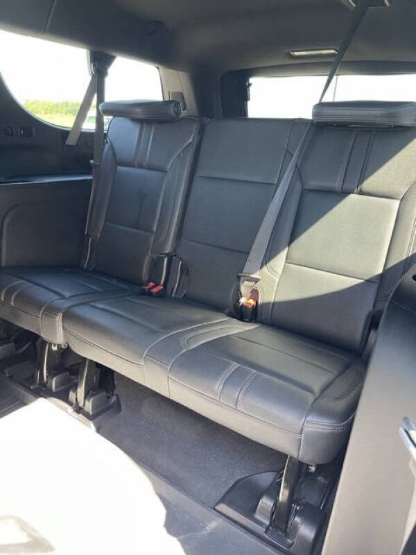 2023 Chevrolet Suburban RST