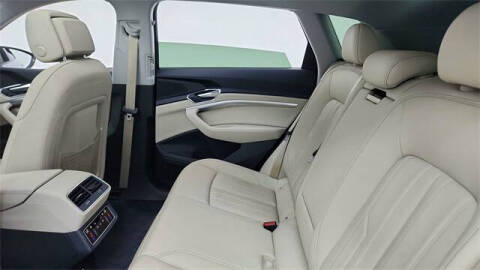 2022 Audi e-tron quattro Premium