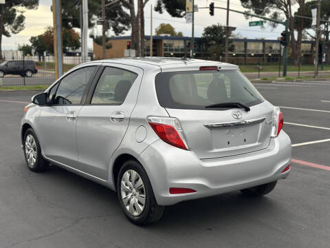 2012 Toyota Yaris 5-Door LE