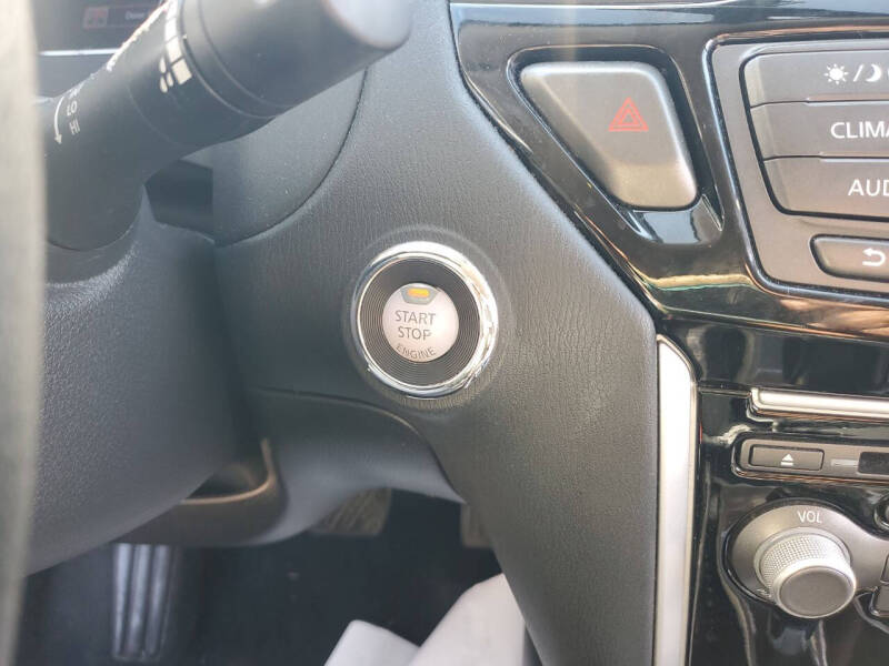 2020 Nissan Pathfinder SV