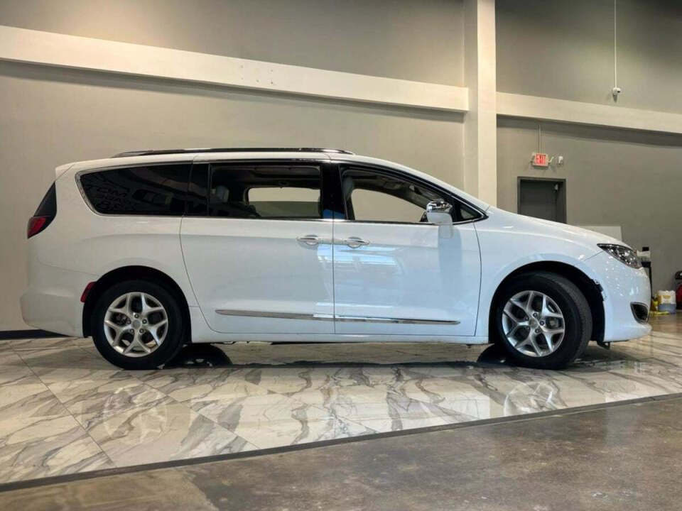 2020 Chrysler Pacifica for sale at IMD MOTORS, INC in Dallas, TX