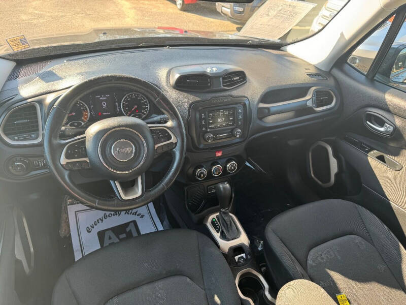 2017 Jeep Renegade Latitude photo 9