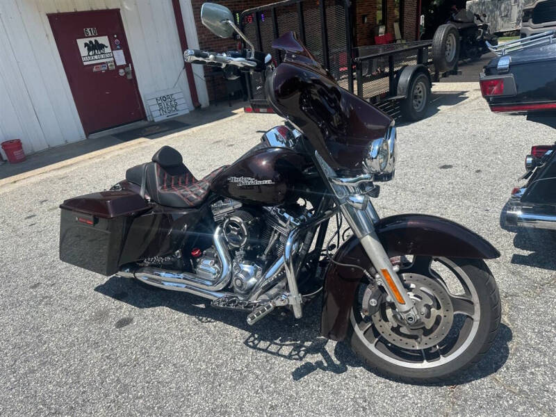 2011 Harley-Davidson FLHX -