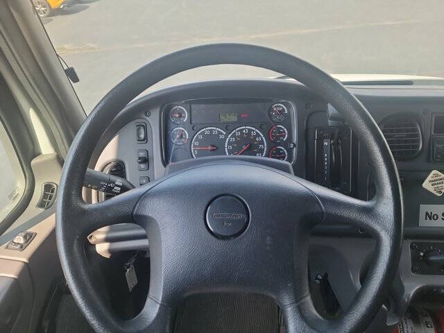 2015 Freightliner M2 106
