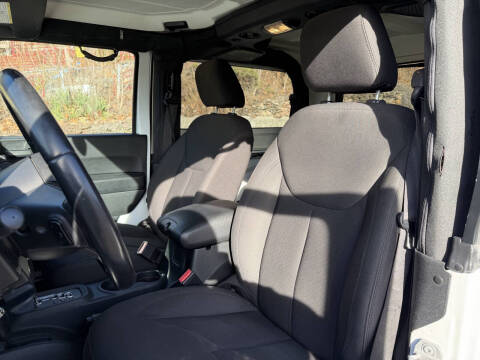 2017 Jeep Wrangler Willys Wheeler W