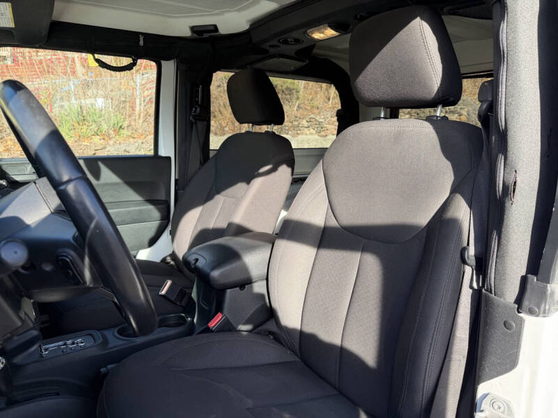 2017 Jeep Wrangler Willys Wheeler W