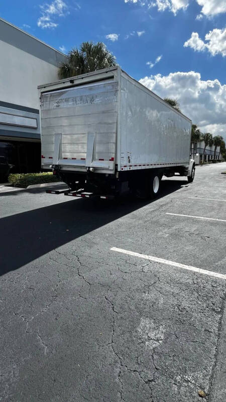 2018 Freightliner M2 106