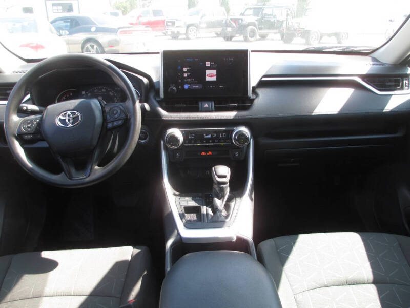 2023 Toyota RAV4 XLE photo 10