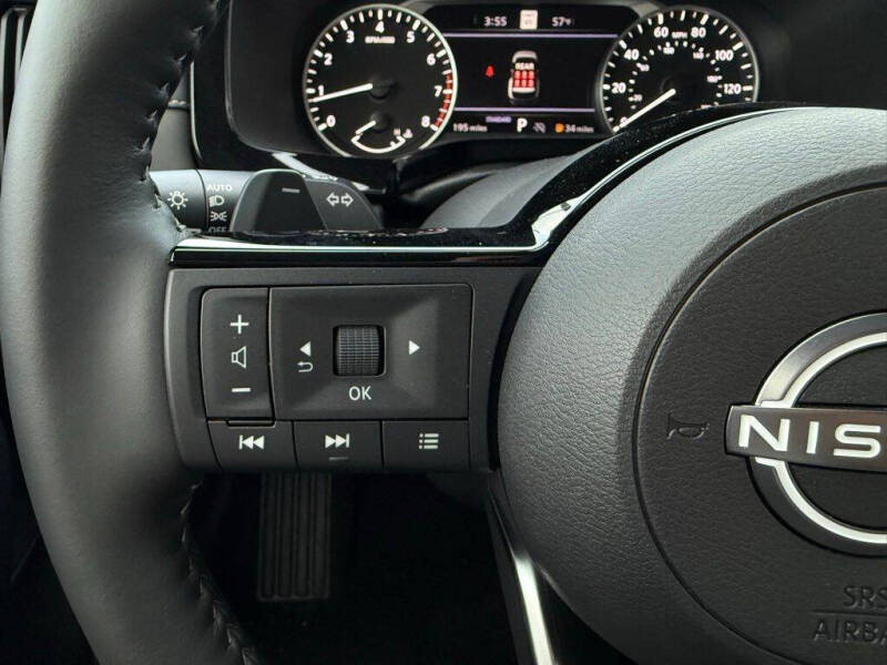 2025 Nissan Pathfinder SL