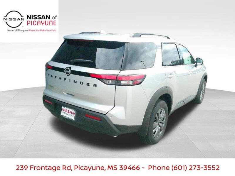 2025 Nissan Pathfinder SV